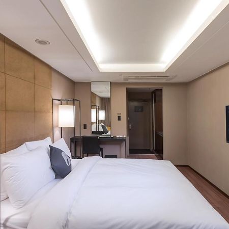 Hotel The Designers Yeouido Seoul Exterior photo